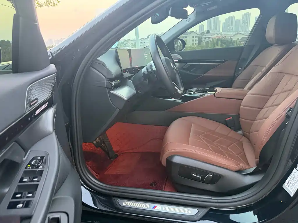 BMW 5 Series — миниатюра 11