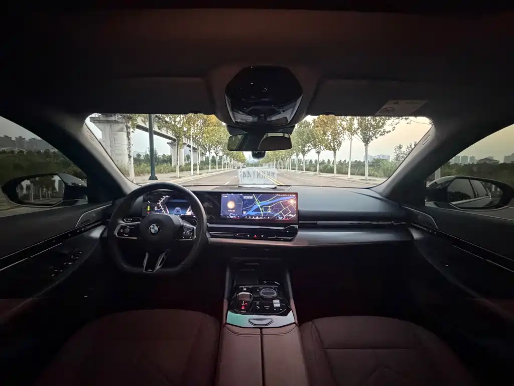 BMW 5 Series — миниатюра 17