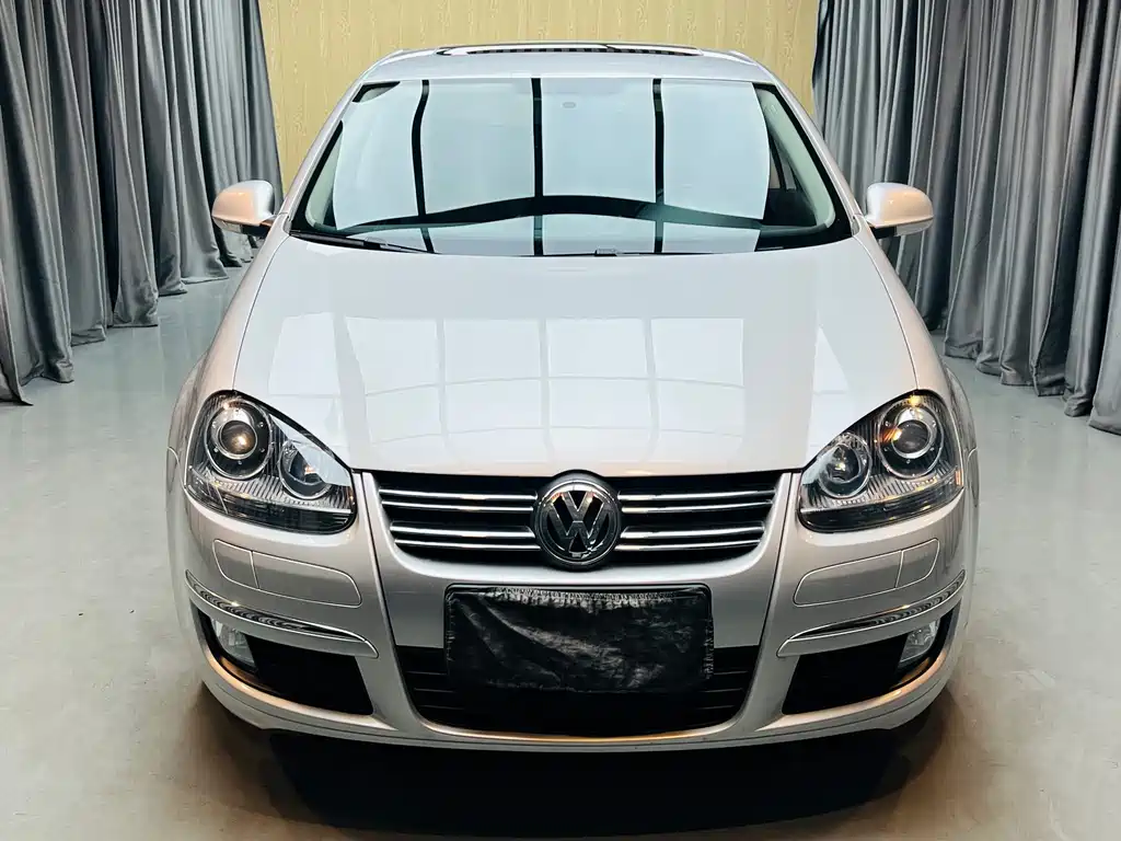 Volkswagen Sagitar 2011 1.6L MT