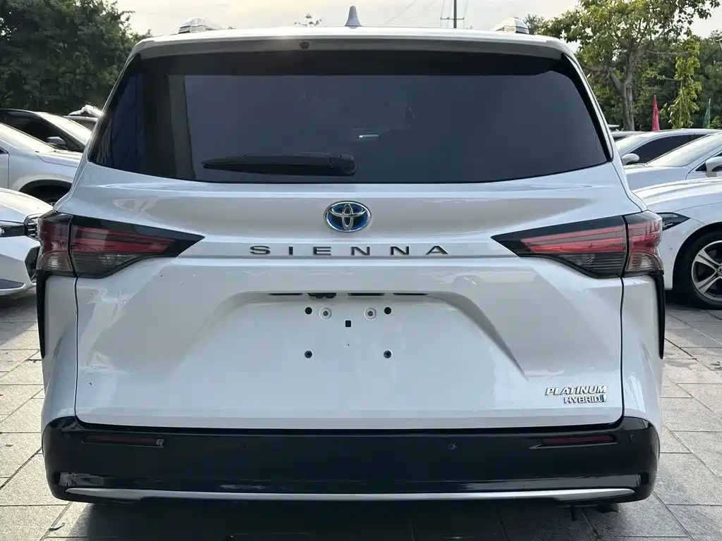 Toyota Sienna — миниатюра 4
