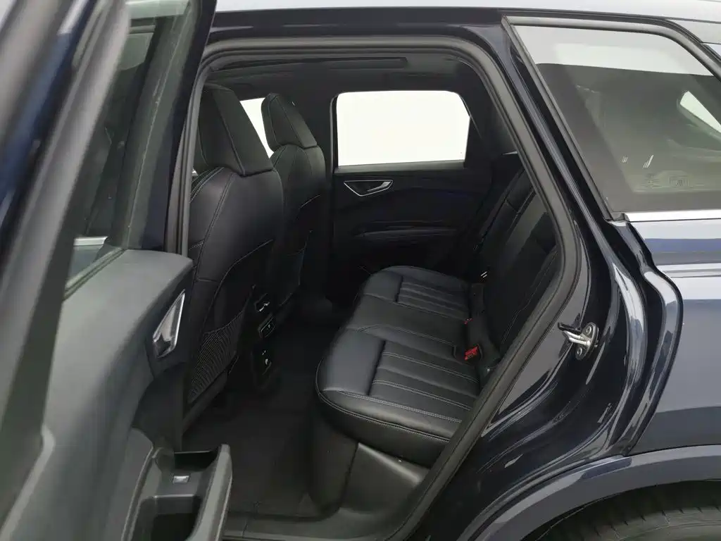 Audi Q4 e-tron — миниатюра 15