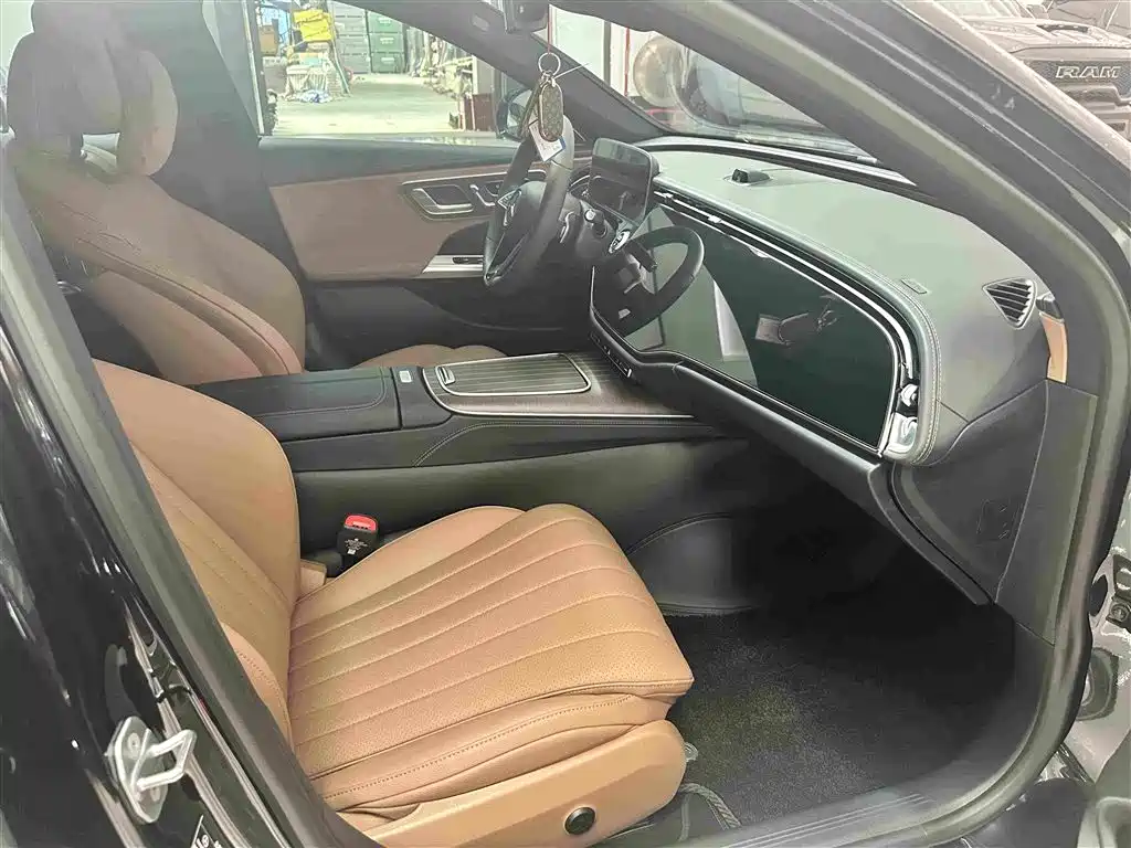 Mercedes-Benz E-Class — миниатюра 15