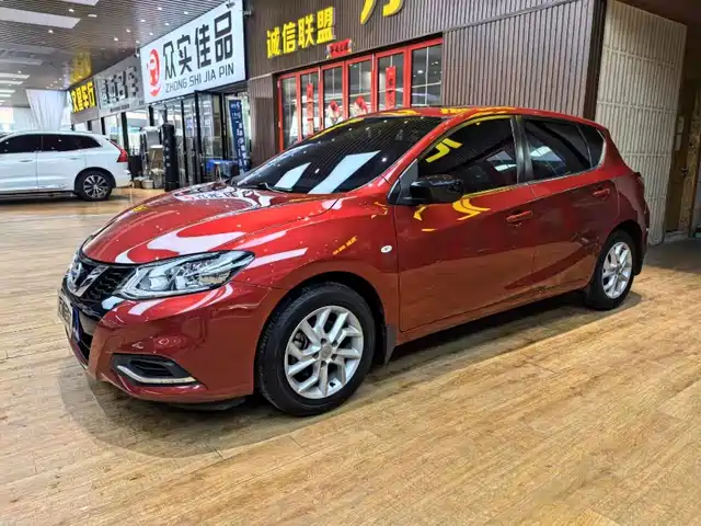 NISSAN TIIDA