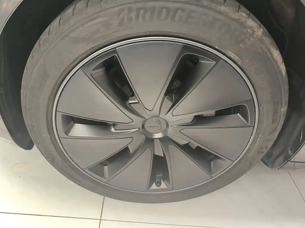 Tesla Model 3 — миниатюра 23