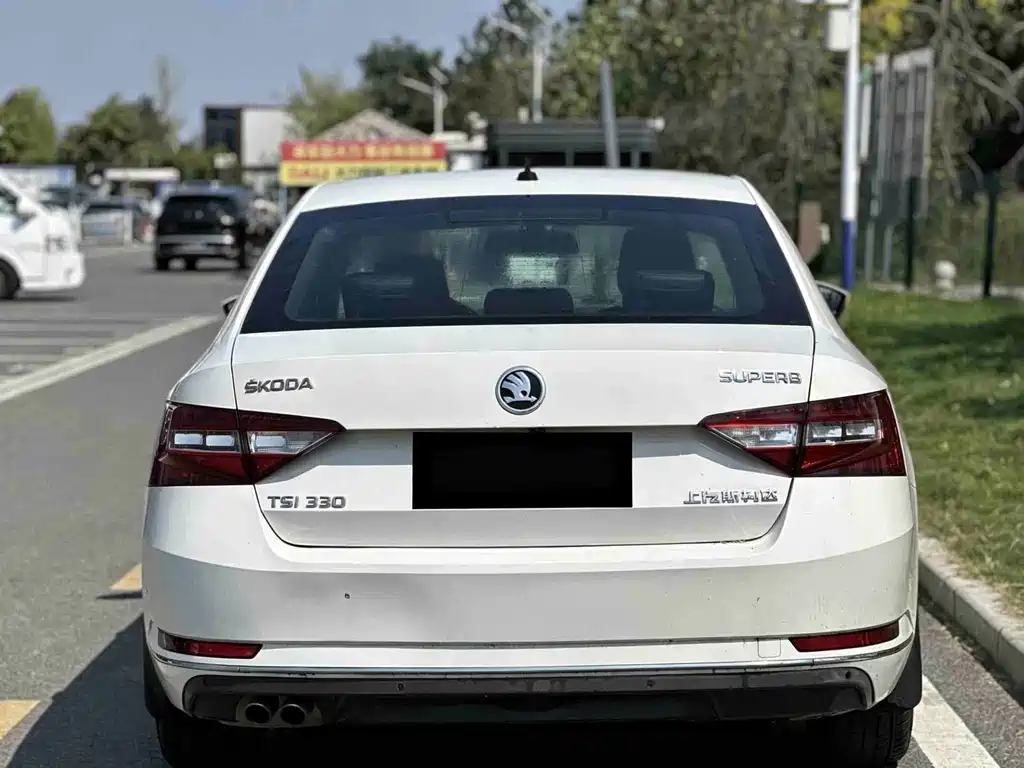 Skoda Superb — миниатюра 5