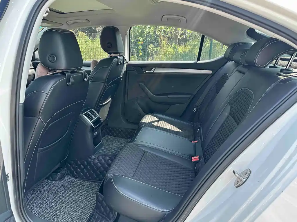 Skoda Superb — миниатюра 17