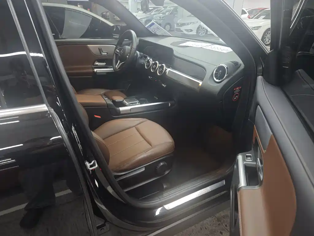 Mercedes-Benz GLB — миниатюра 7