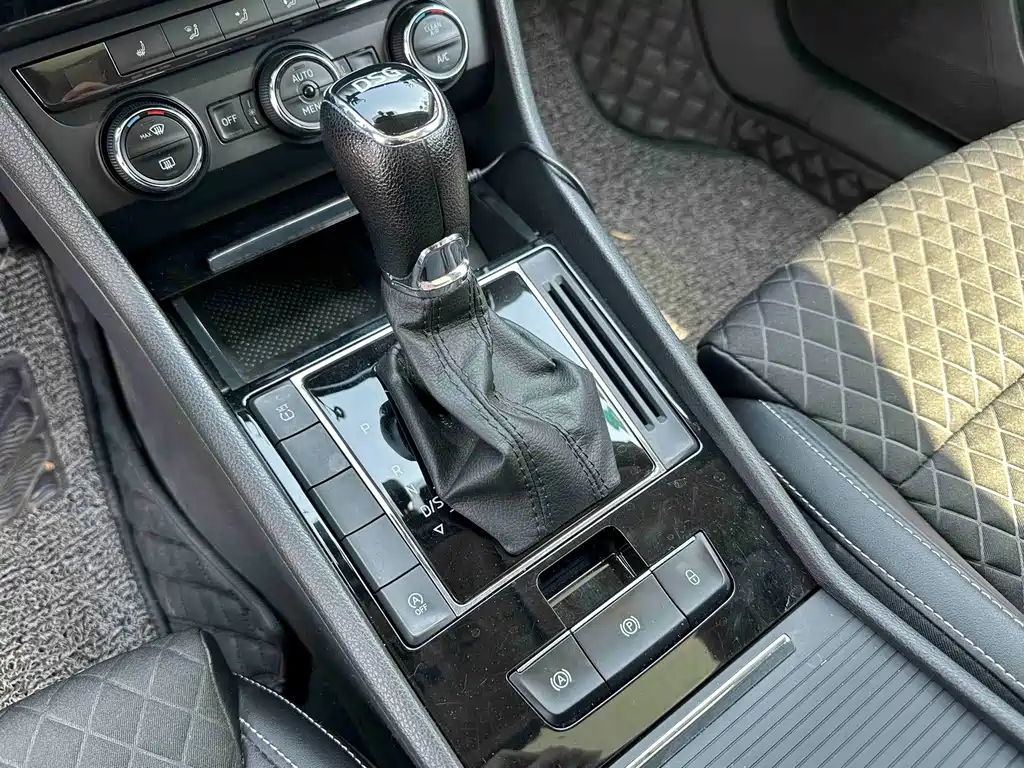 Skoda Superb — миниатюра 14