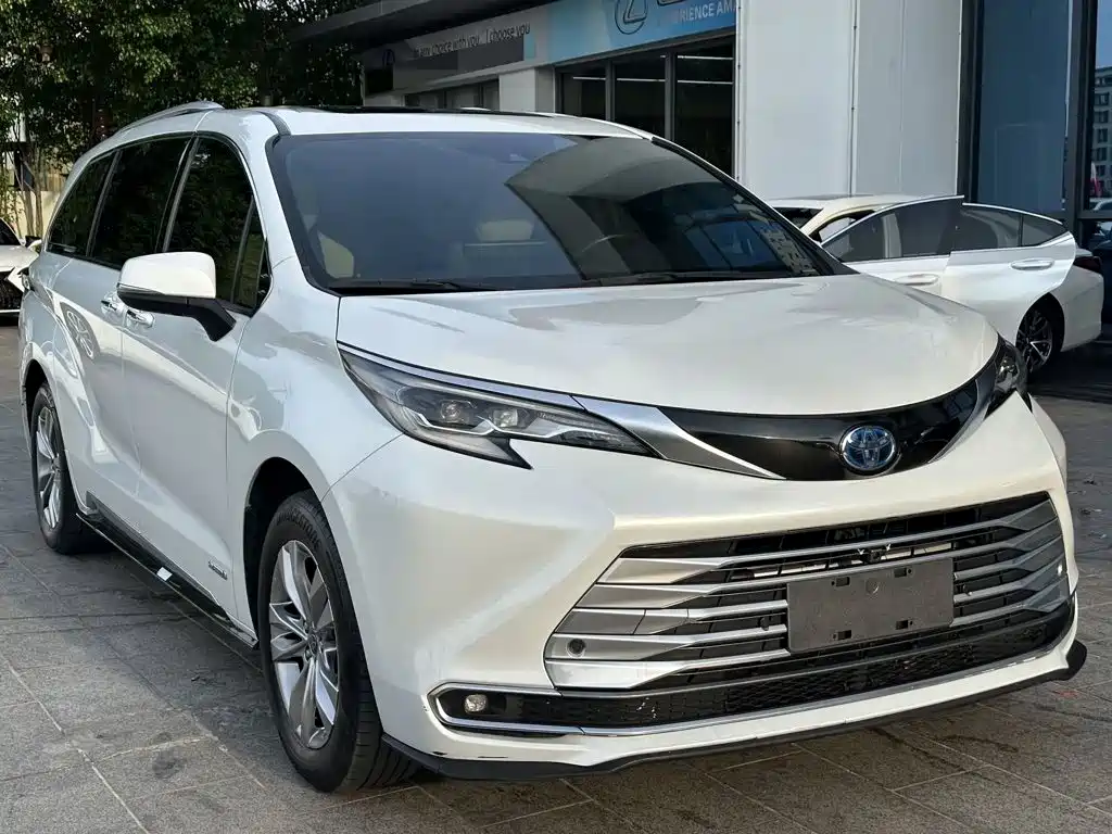 Toyota Sienna — миниатюра 3