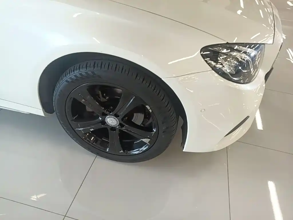 Mercedes-Benz E-Class — миниатюра 14