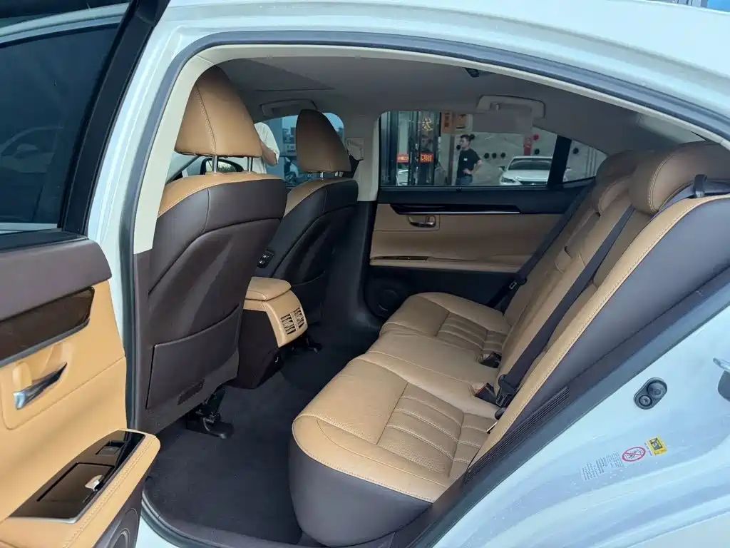 Lexus ES — миниатюра 8