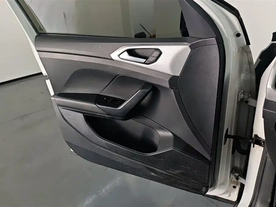 VOLKSWAGEN EXPLORING THE SHADOW