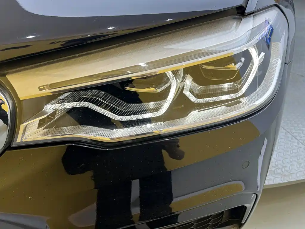 BMW 5 Series — миниатюра 7