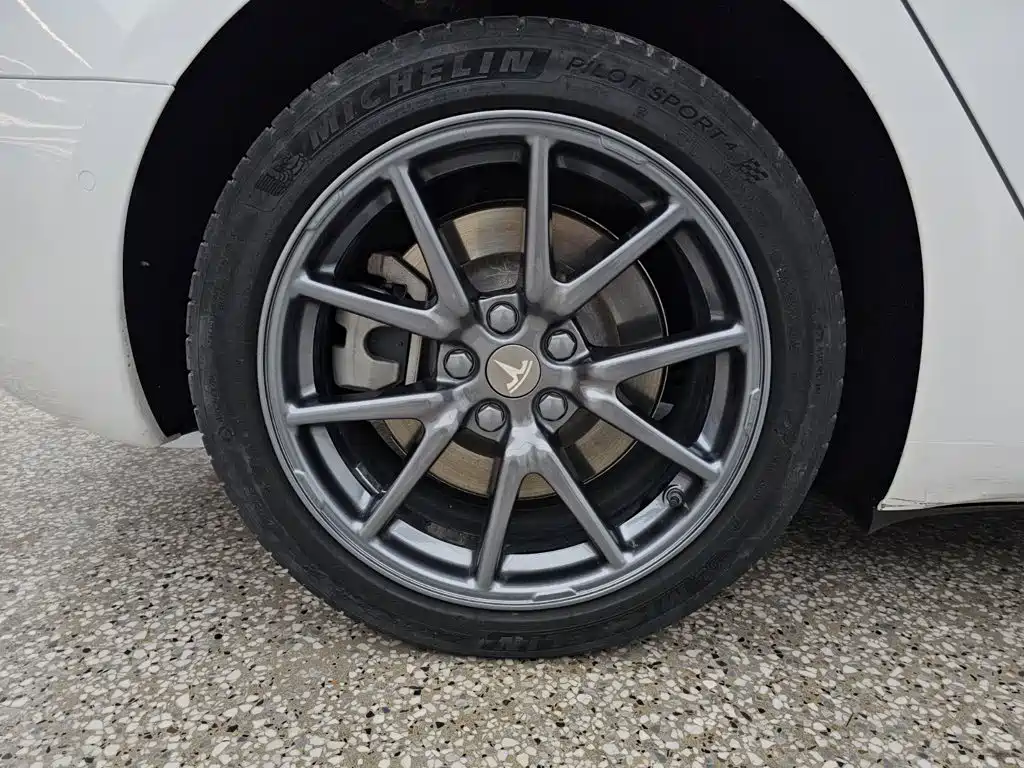 Tesla Model 3 — миниатюра 14