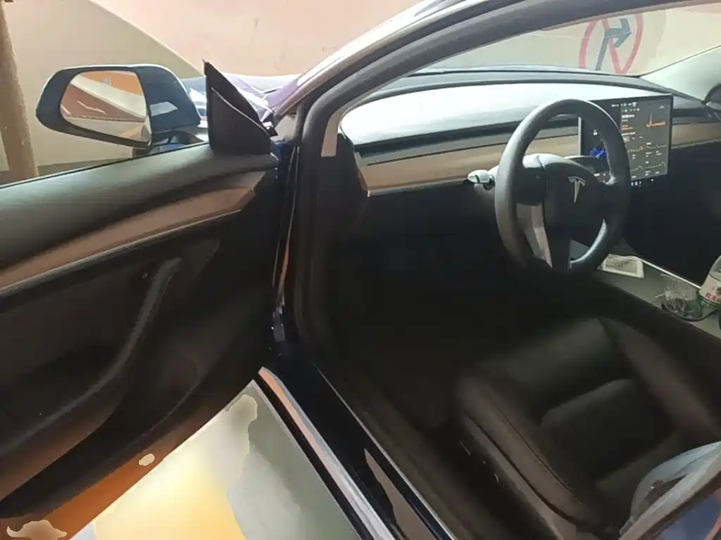 Tesla Model 3 — миниатюра 16