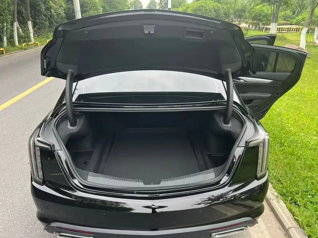Cadillac CT5 — миниатюра 11