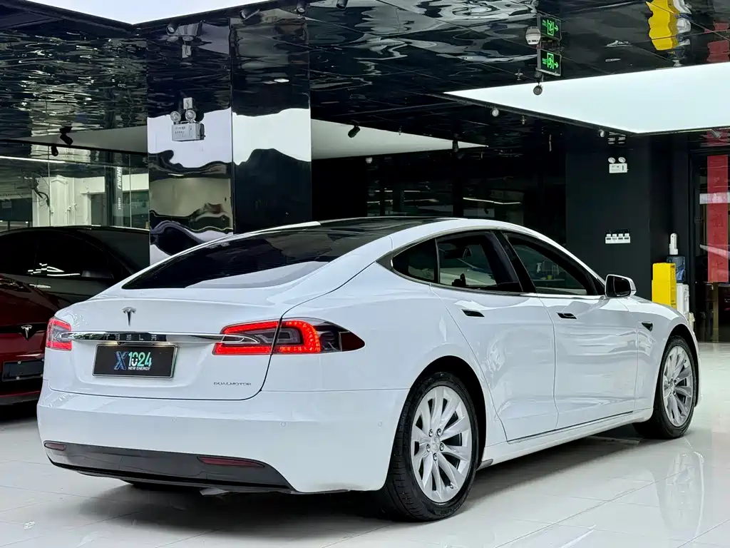 Tesla Model S — миниатюра 13