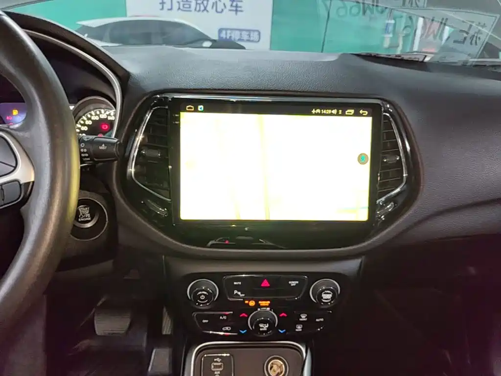 Jeep Compass — миниатюра 13