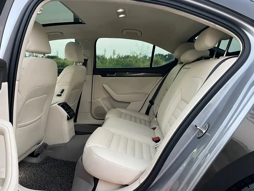 Skoda Superb — миниатюра 17