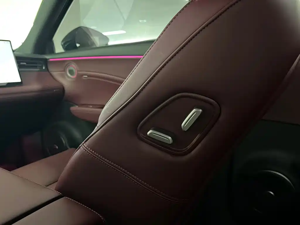 Hongqi Hongqi HS6 PHEV — миниатюра 27