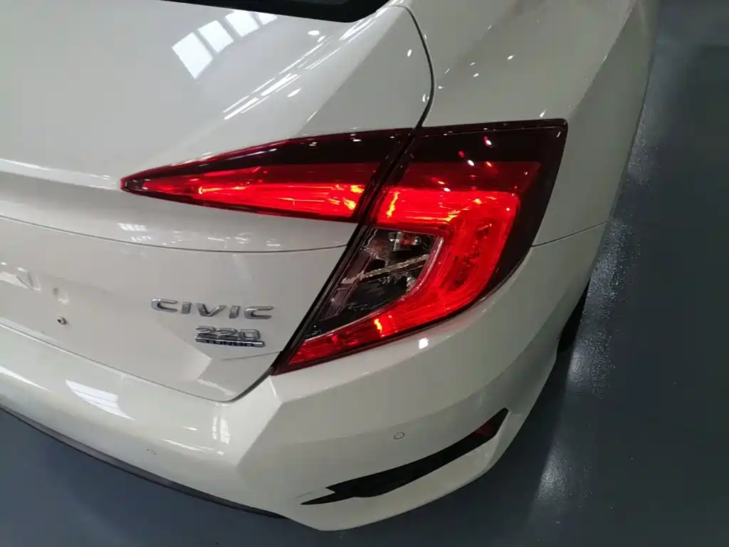 Honda Civic — миниатюра 8
