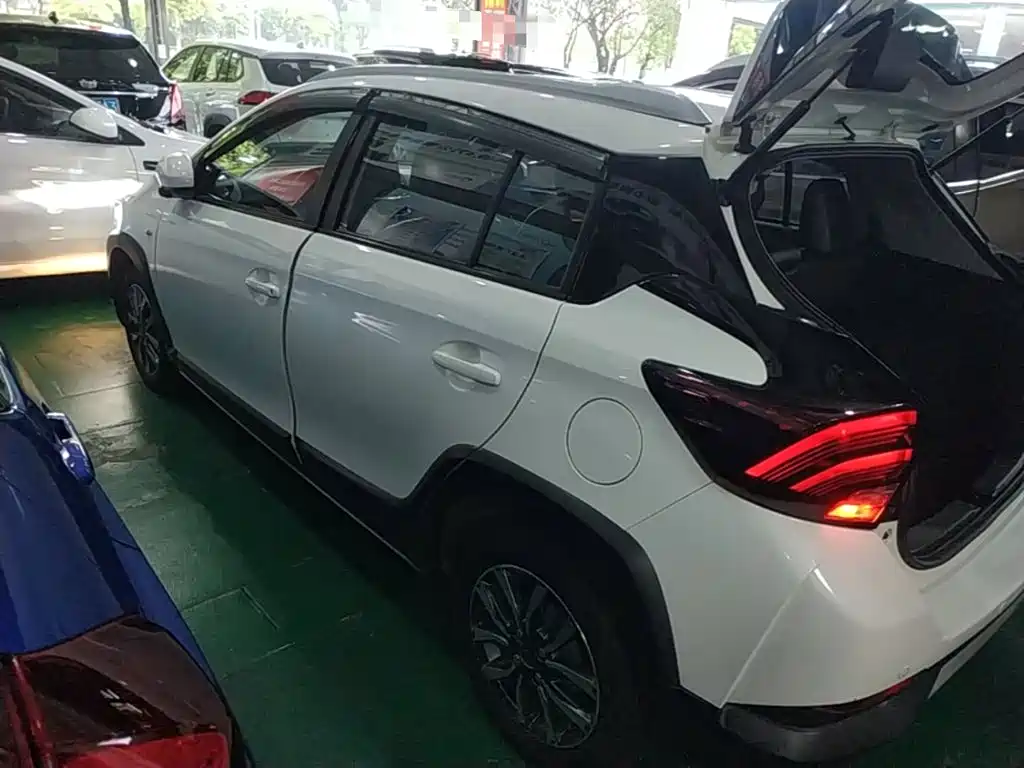 Toyota Yaris L — миниатюра 5