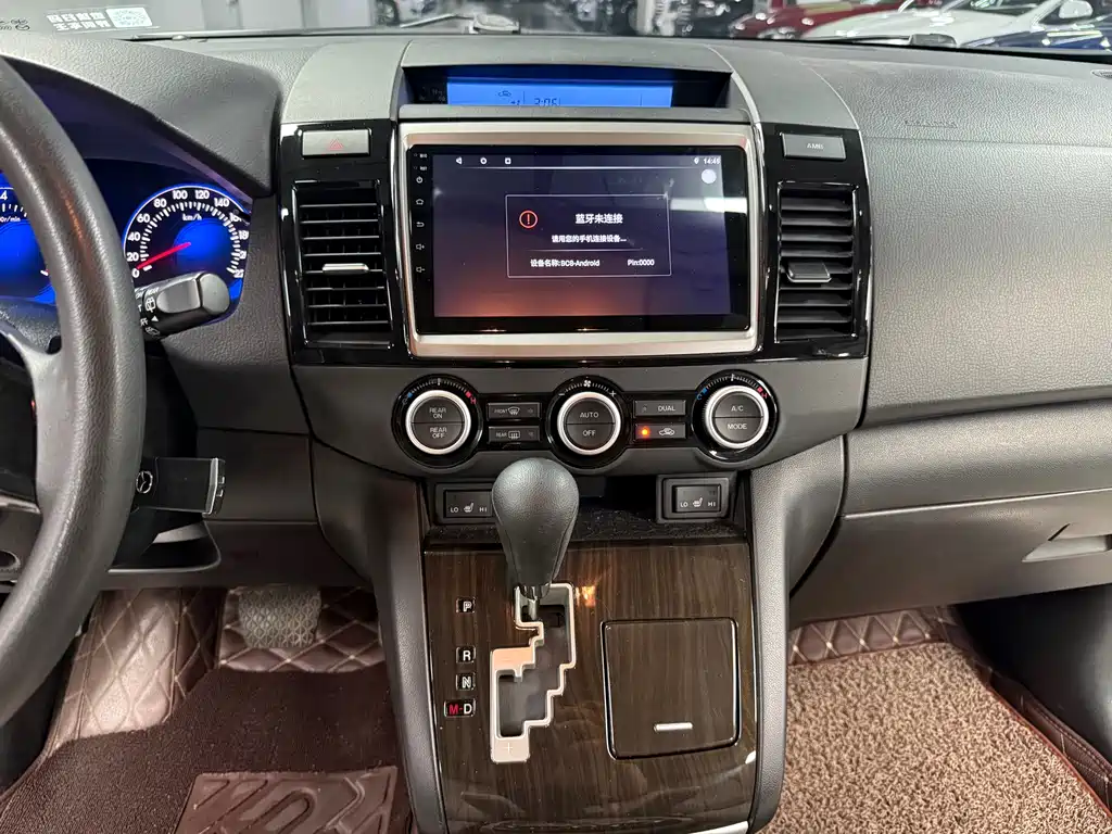 Mazda 8 — миниатюра 5