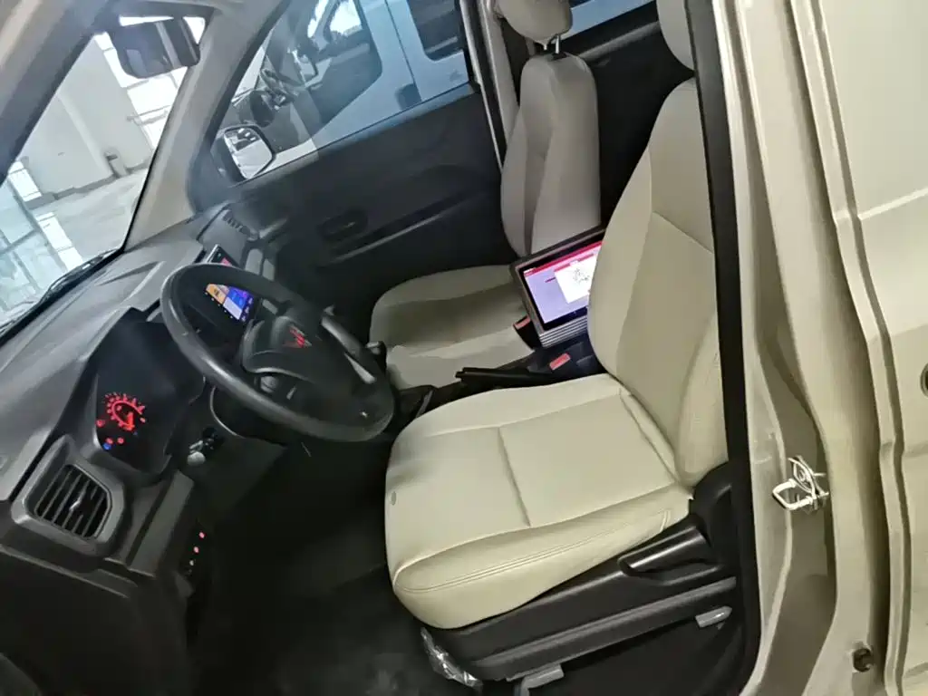 Wuling Hongguang V — миниатюра 15