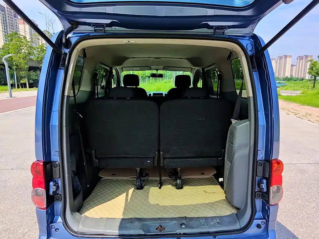 Nissan NV200 — миниатюра 12