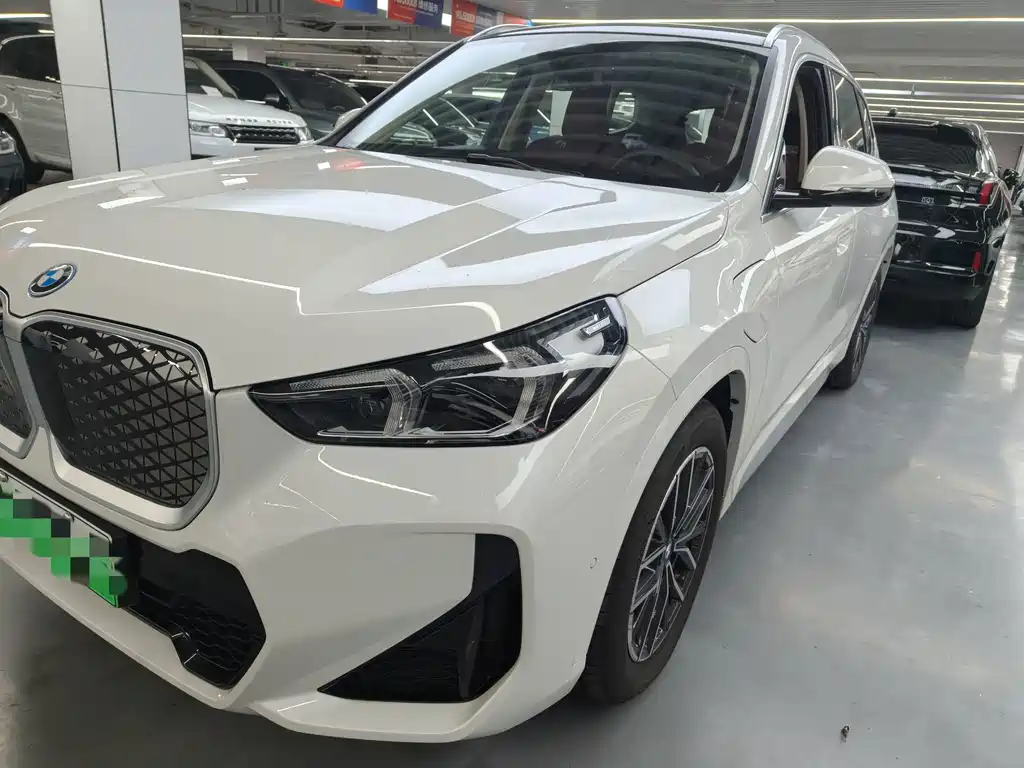 BMW iX1