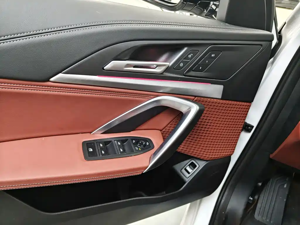 BMW iX1 — миниатюра 5