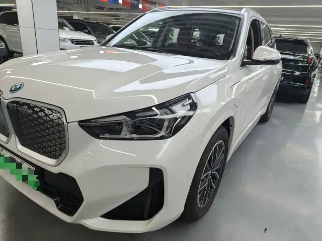 BMW iX1