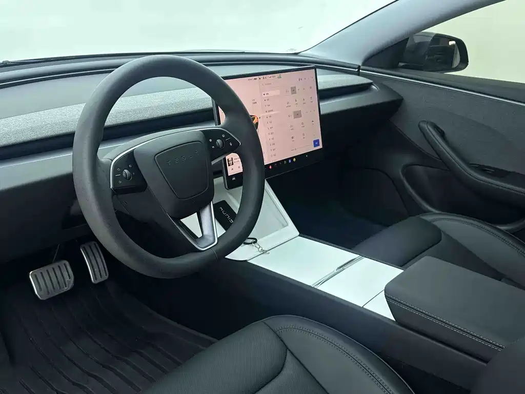 Tesla Model 3 — миниатюра 4