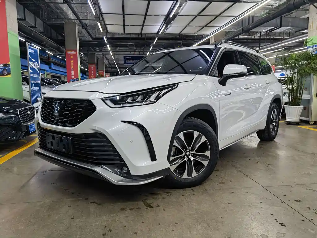 Toyota Crown Kluger 2024