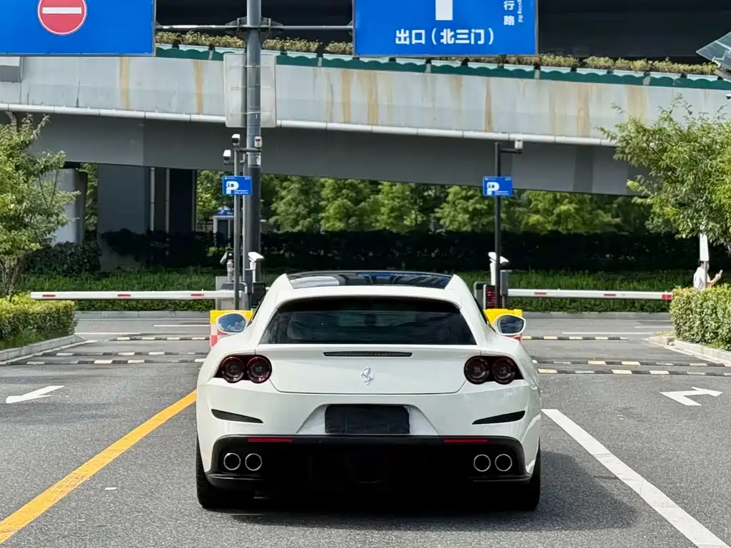 Ferrari GTC4Lusso — миниатюра 8
