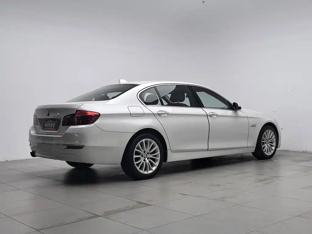 BMW 5 Series — миниатюра 2