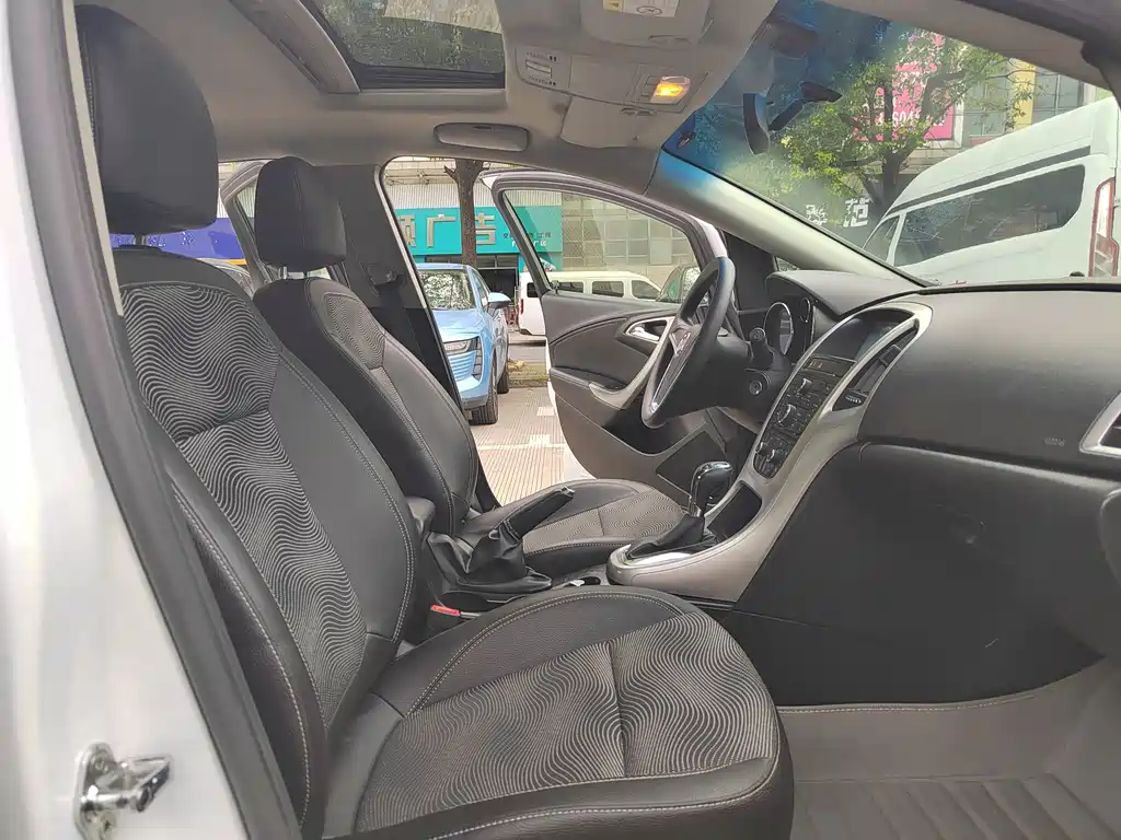 Buick Excelle — миниатюра 7