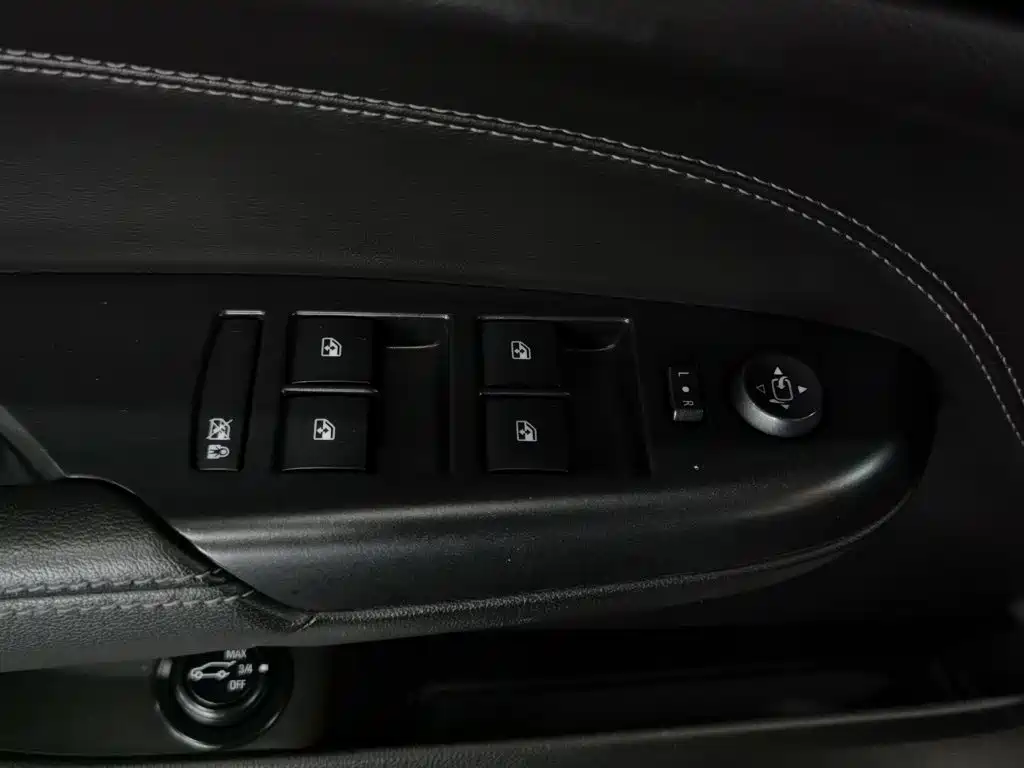Cadillac SRX — миниатюра 9