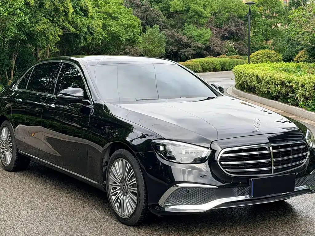 Mercedes-Benz E-Class — миниатюра 2