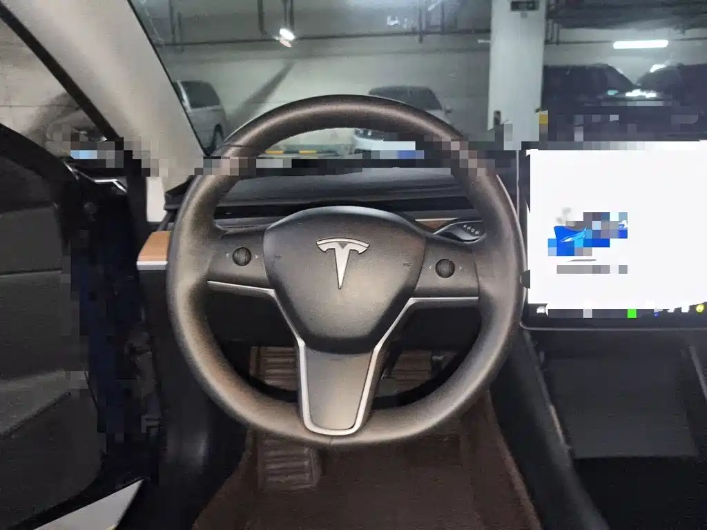 Tesla Model 3 — миниатюра 3