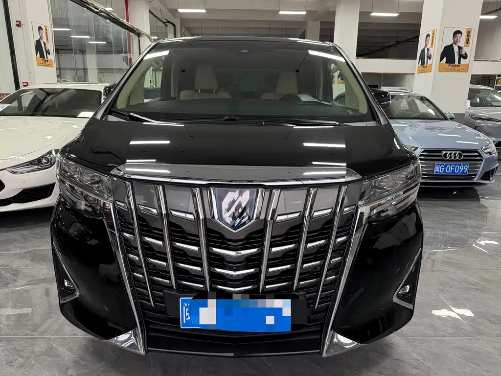 Toyota Alphard — миниатюра 2