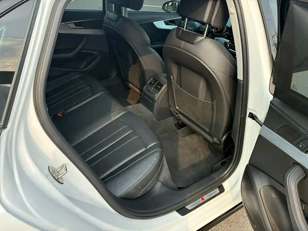 Audi A4L — миниатюра 7