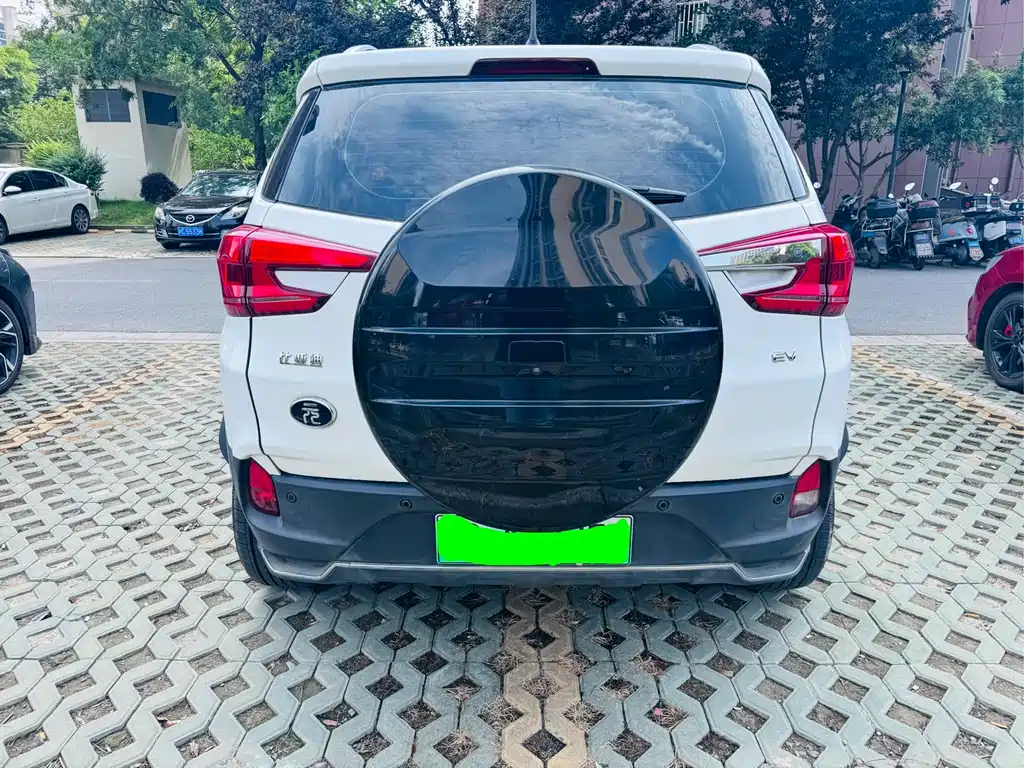 BYD Yuan EV — миниатюра 6