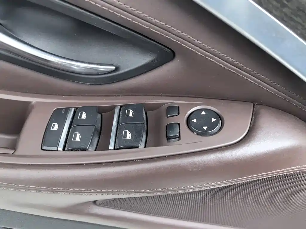 BMW 5 Series — миниатюра 9