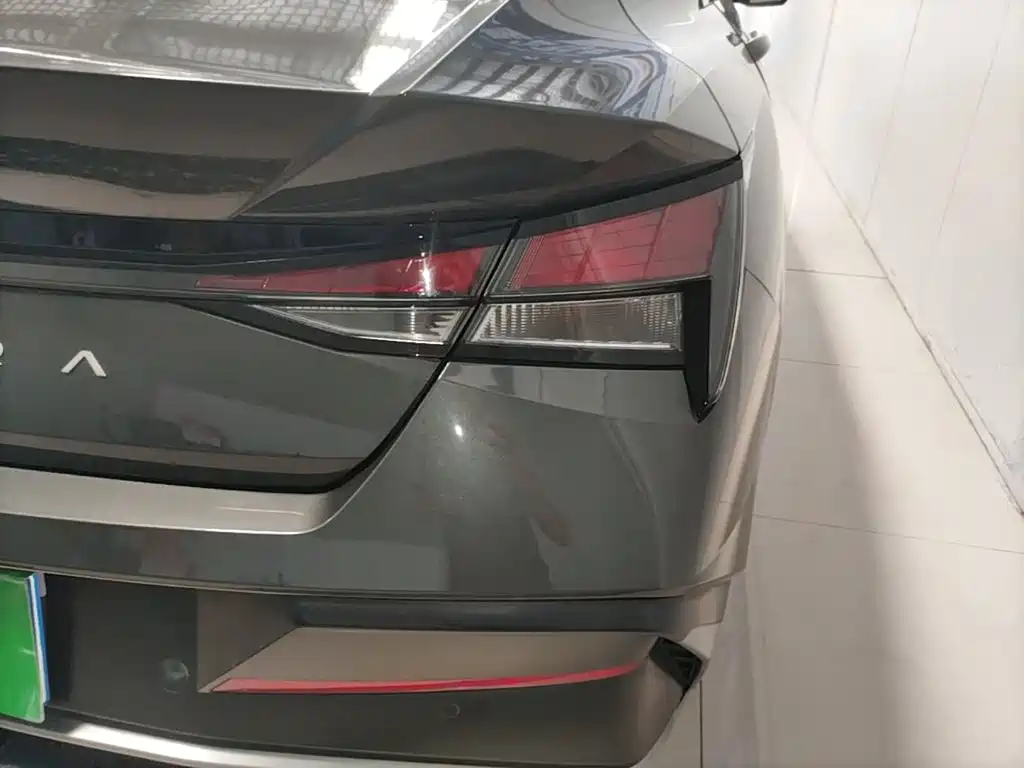 Hyundai Elantra — миниатюра 8