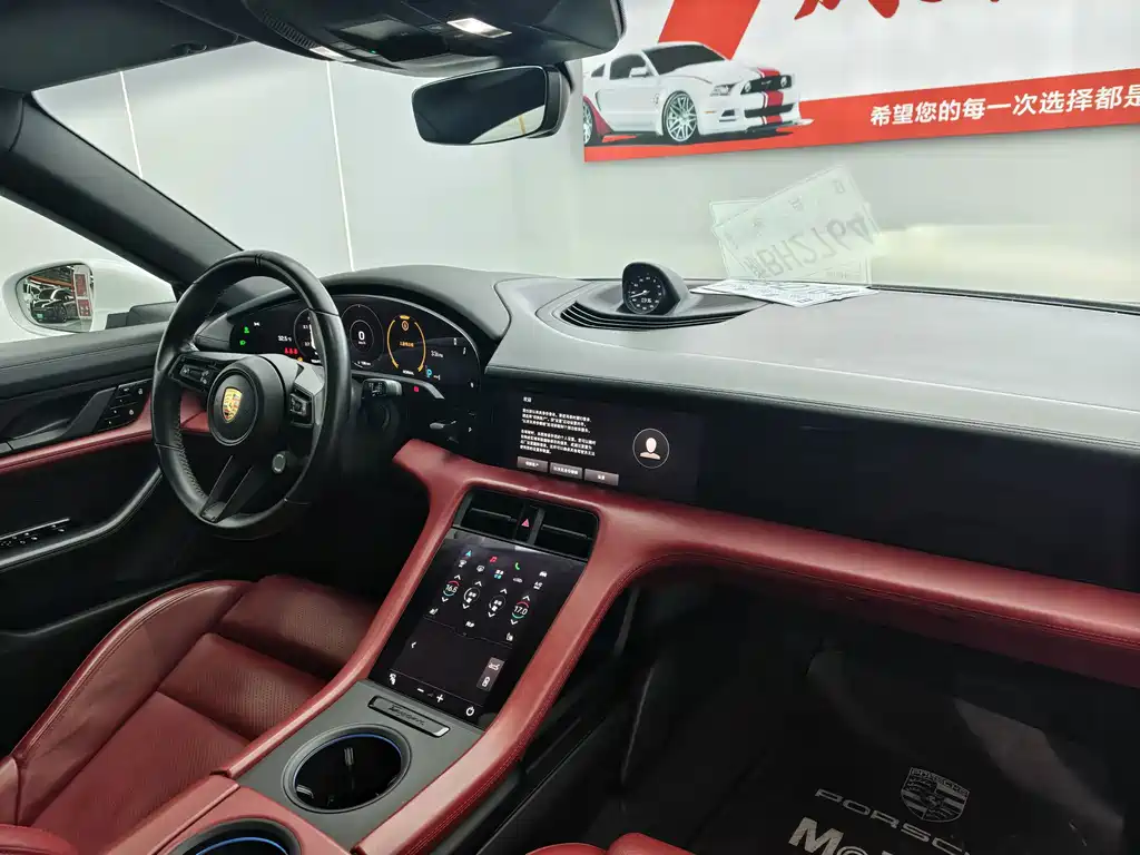 Porsche Taycan — миниатюра 12