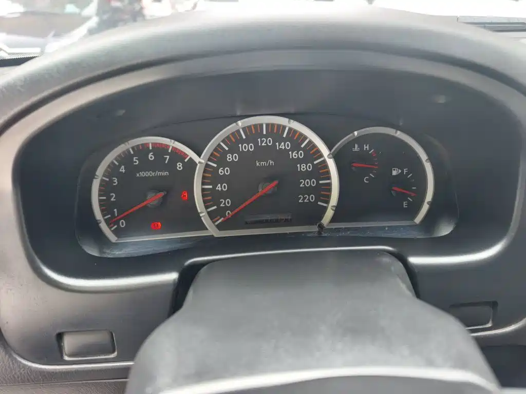 Nissan Paladin — миниатюра 12