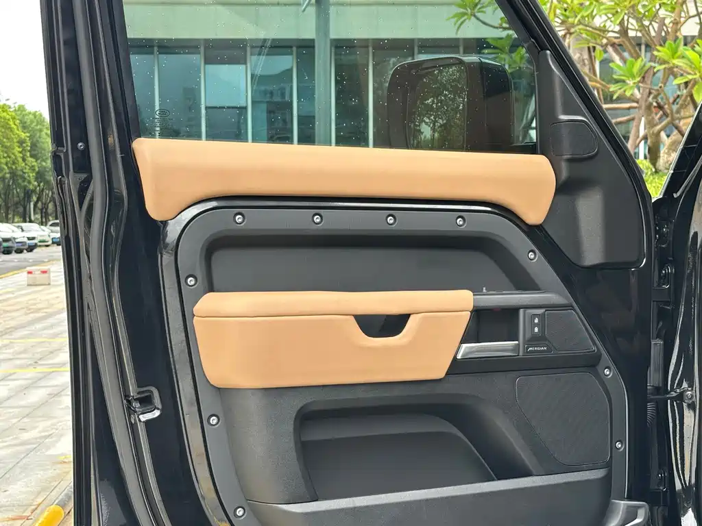 Land Rover Defender — миниатюра 5
