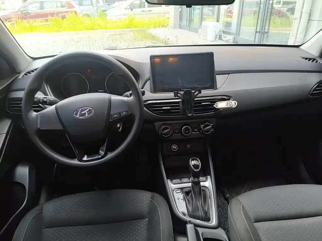 Hyundai Elantra — миниатюра 10