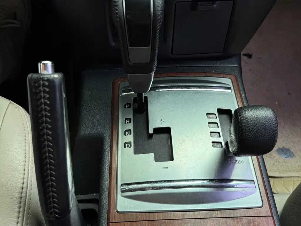 Mitsubishi Pajero (Import) — миниатюра 14